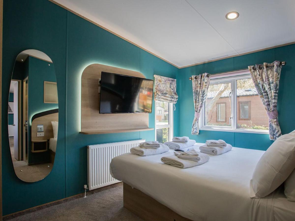 Whitecliff Bay Holiday Park Бембридж Екстериор снимка