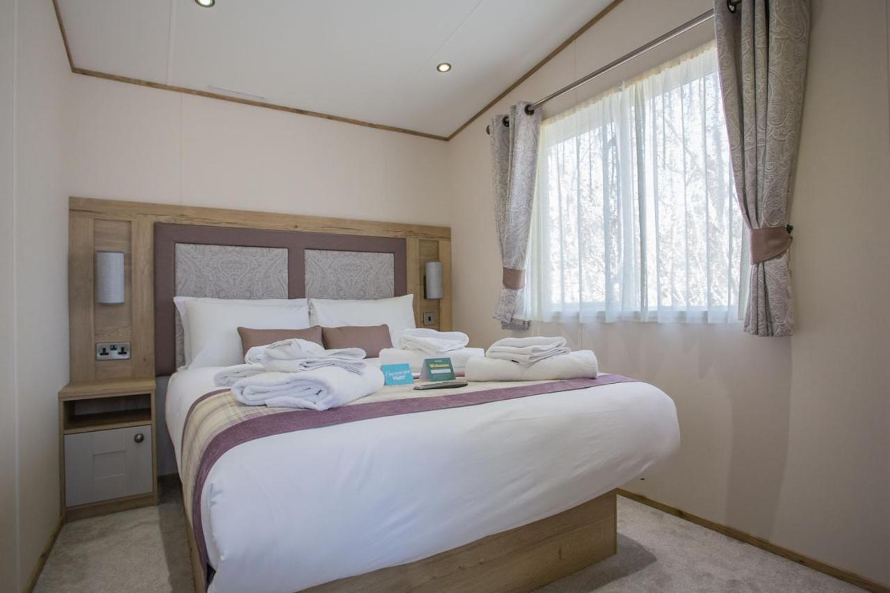 Whitecliff Bay Holiday Park Бембридж Екстериор снимка