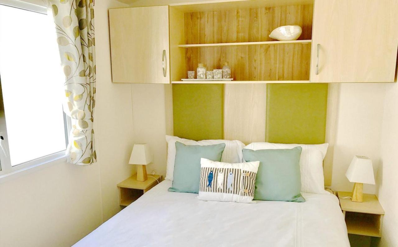 Whitecliff Bay Holiday Park Бембридж Екстериор снимка