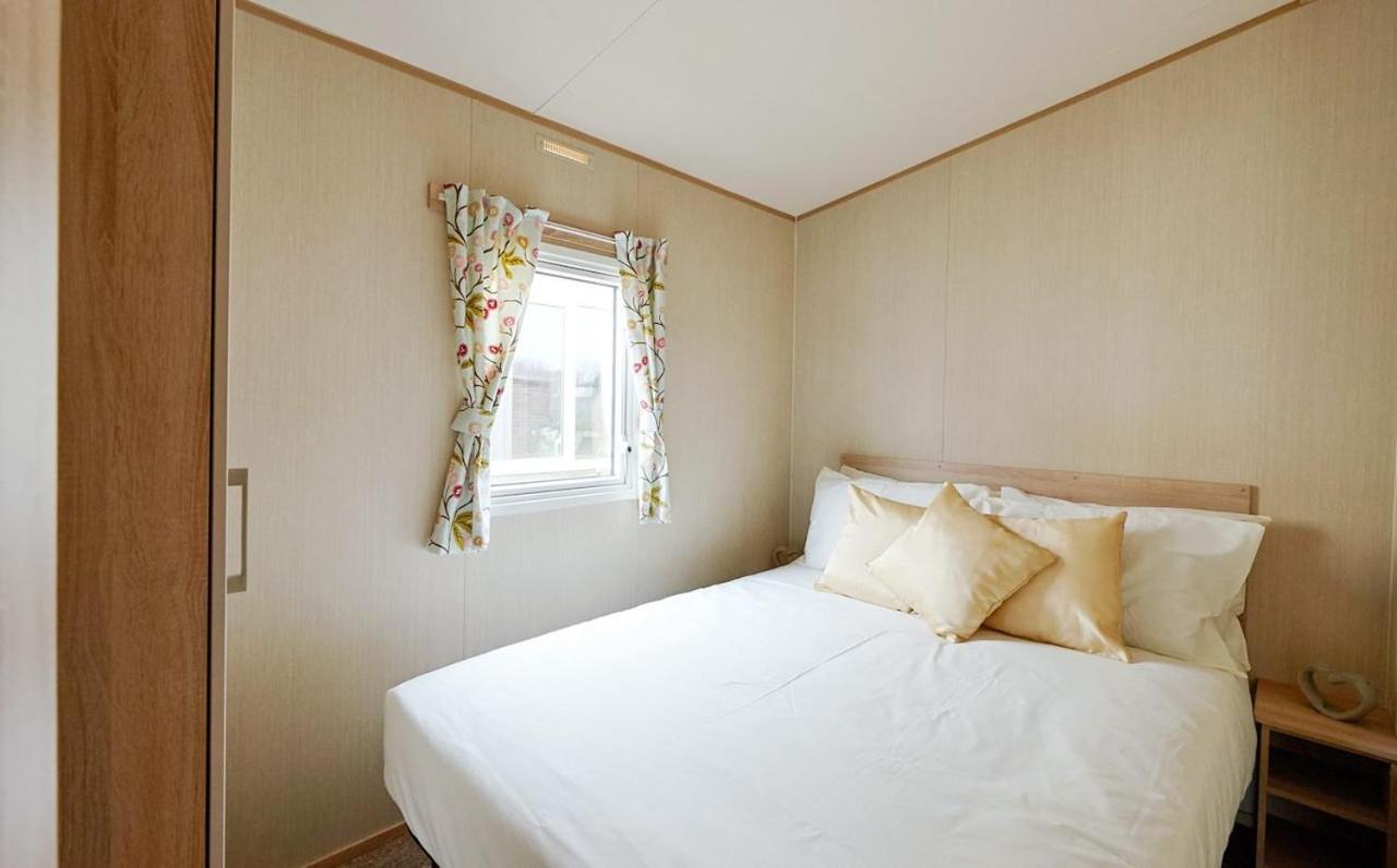 Whitecliff Bay Holiday Park Бембридж Екстериор снимка