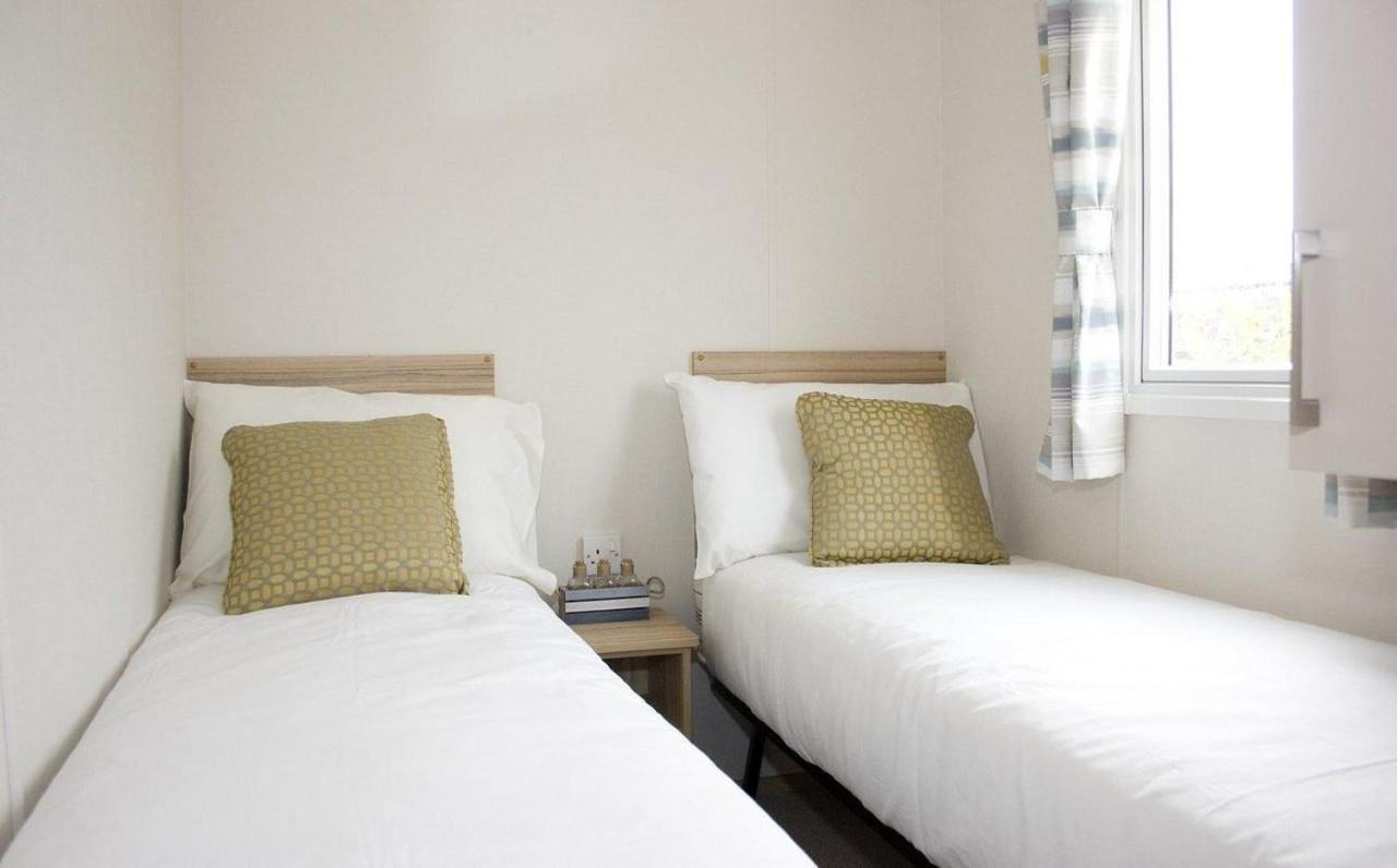 Whitecliff Bay Holiday Park Бембридж Екстериор снимка