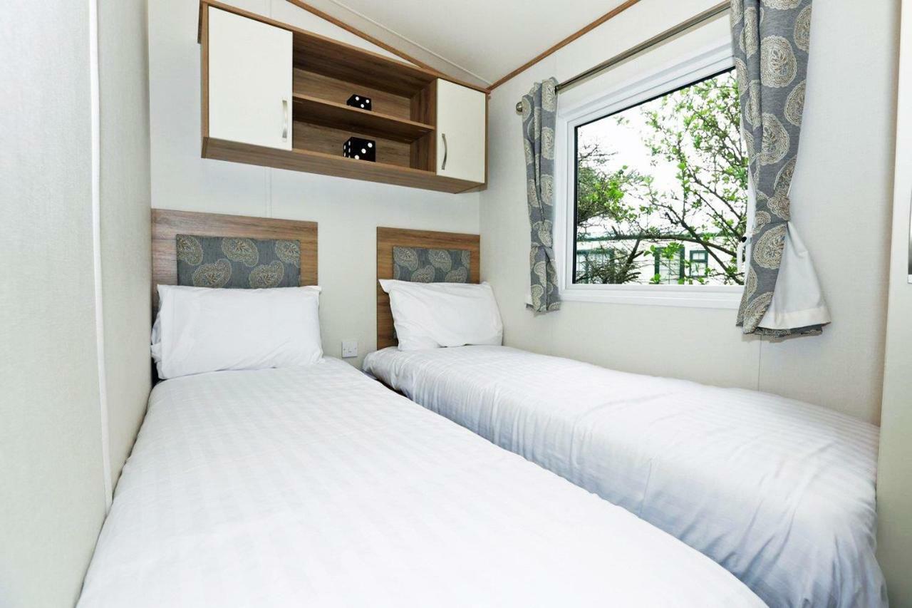 Whitecliff Bay Holiday Park Бембридж Екстериор снимка