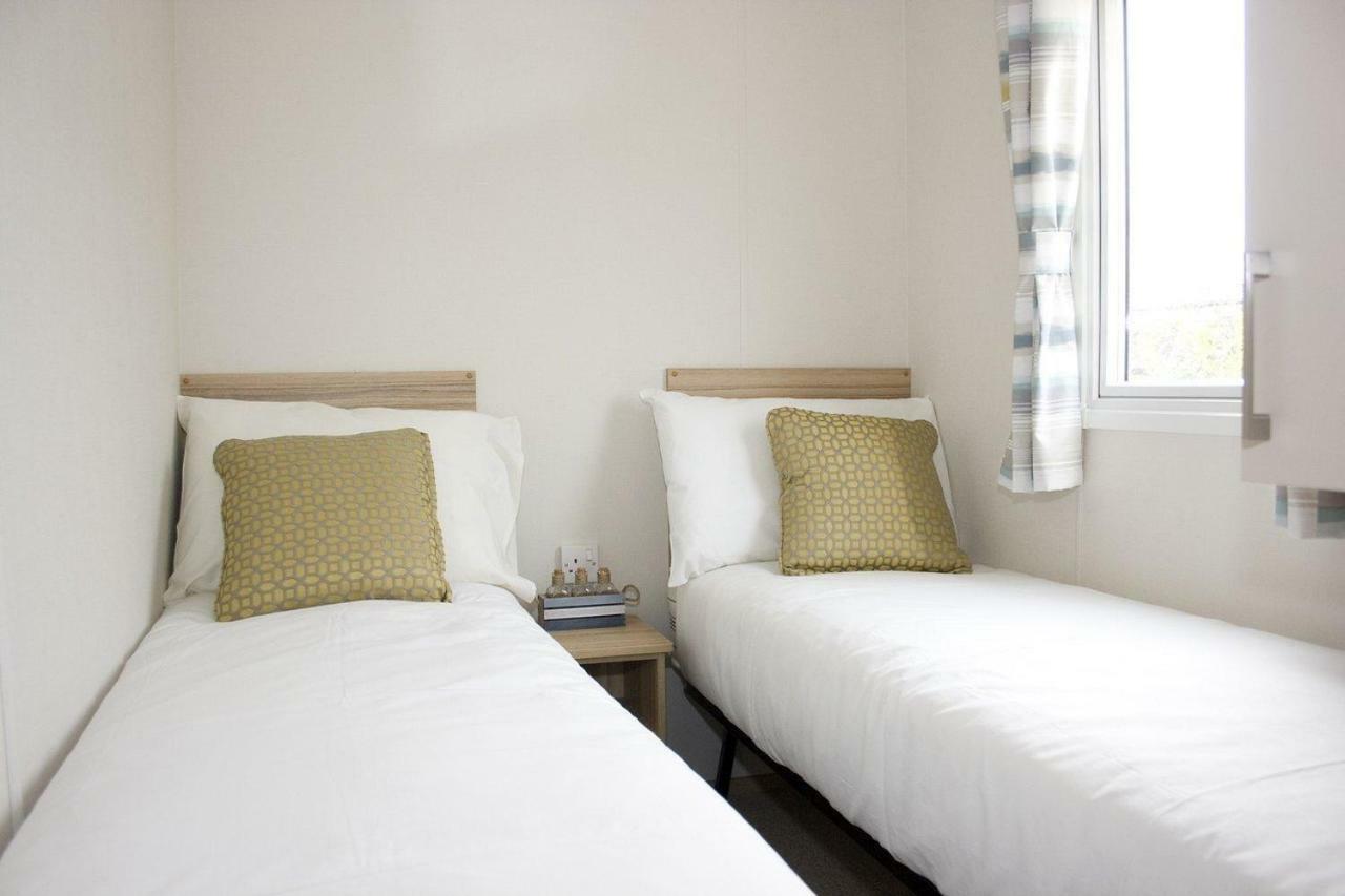 Whitecliff Bay Holiday Park Бембридж Екстериор снимка