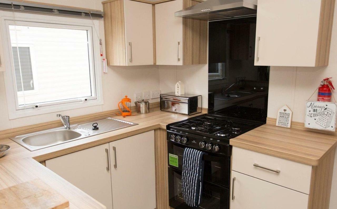 Whitecliff Bay Holiday Park Бембридж Екстериор снимка